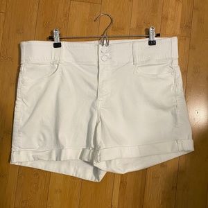 Apt 9 Ladies Tummy Control White Shorts Size 16